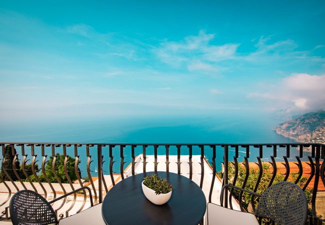 Villa in Positano - AMORE RENTALS - Villa Zeus with private Pool, Sea View, Terraces and Air Conditioning Villa in Positano - AMORE RENTALS - Villa Zeus with private Pool, Sea View, Terraces and Air Conditioning