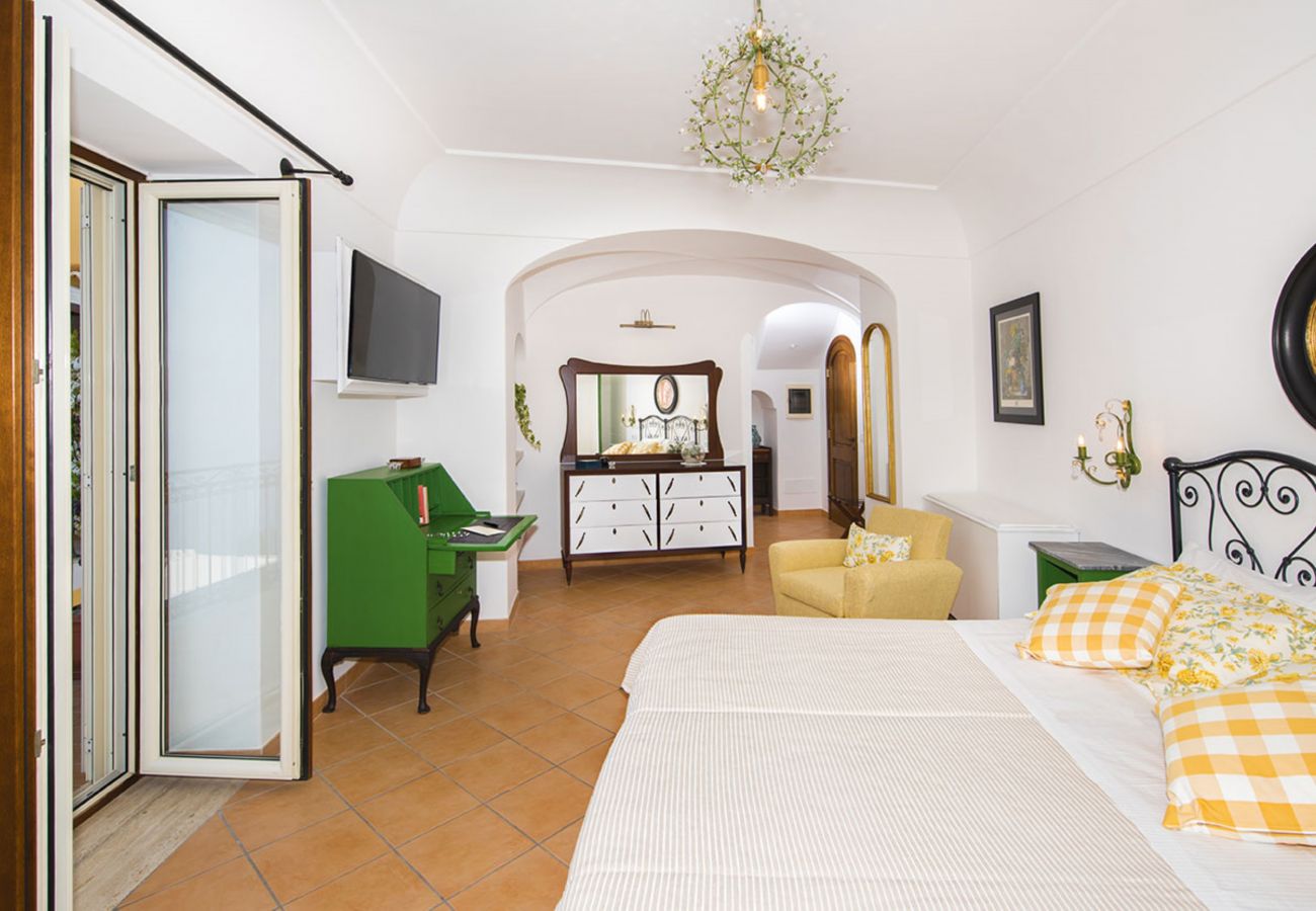 Villa in Positano - AMORE RENTALS - Villa Zeus with private Pool, Sea View, Terraces and Air Conditioning