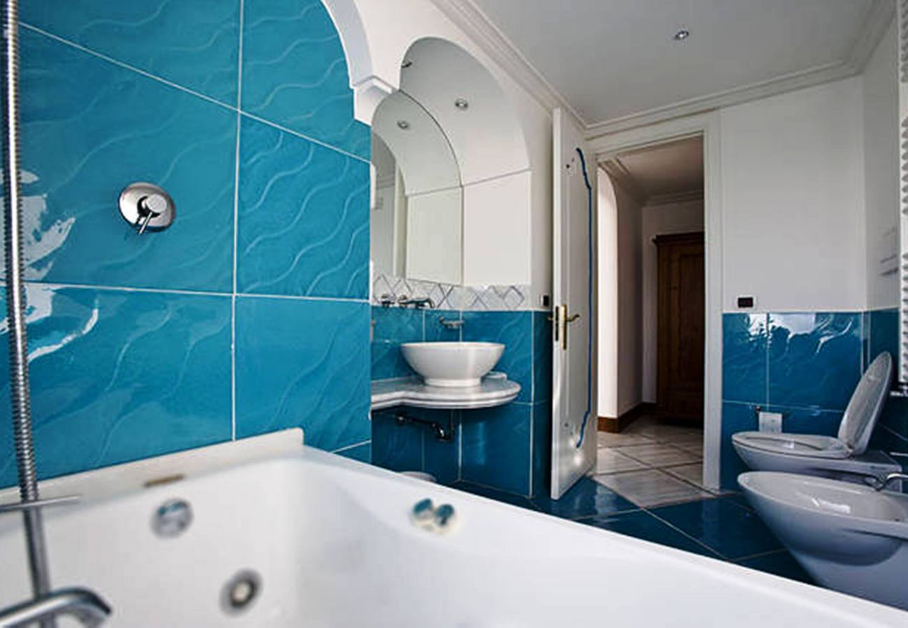Villa in Positano - AMORE RENTALS - Villa Le Sirene 1 with Private Pool, Sea View and Breakfast