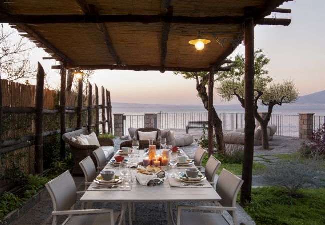 Villa in Sorrento - AMORE RENTALS -Villa Galidia with Jacuzzi, Sea View, Garden and Air Conditioning Villa in Sorrento - AMORE RENTALS -Villa Galidia with Jacuzzi, Sea View, Garden and Air Conditioning