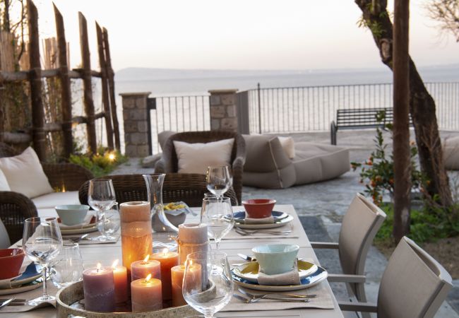 Villa in Sorrento - AMORE RENTALS -Villa Galidia with Jacuzzi, Sea View, Garden and Air Conditioning Villa in Sorrento - AMORE RENTALS -Villa Galidia with Jacuzzi, Sea View, Garden and Air Conditioning