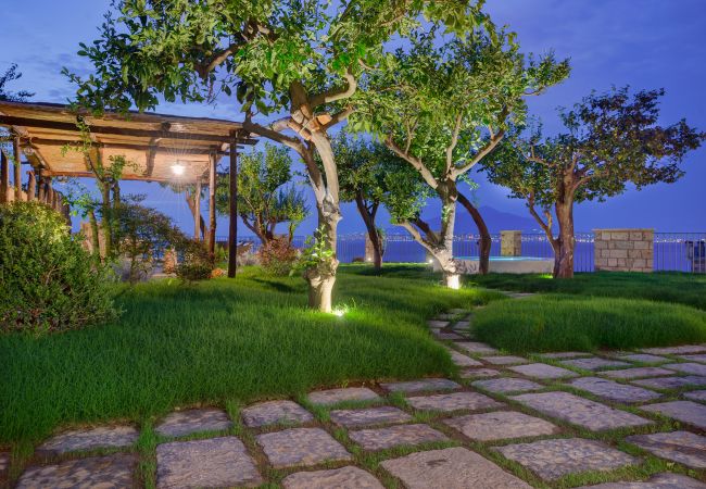 Villa in Sorrento - AMORE RENTALS -Villa Galidia with Jacuzzi, Sea View, Garden and Air Conditioning Villa in Sorrento - AMORE RENTALS -Villa Galidia with Jacuzzi, Sea View, Garden and Air Conditioning