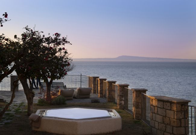 Villa in Sorrento - AMORE RENTALS -Villa Galidia with Jacuzzi, Sea View, Garden and Air Conditioning Villa in Sorrento - AMORE RENTALS -Villa Galidia with Jacuzzi, Sea View, Garden and Air Conditioning