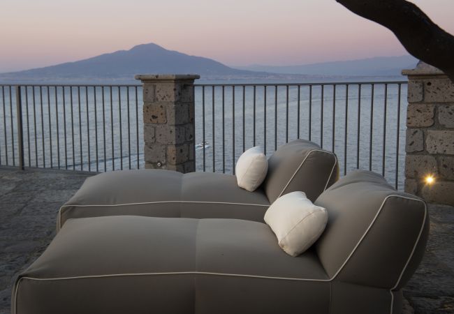 Villa in Sorrento - AMORE RENTALS -Villa Galidia with Jacuzzi, Sea View, Garden and Air Conditioning Villa in Sorrento - AMORE RENTALS -Villa Galidia with Jacuzzi, Sea View, Garden and Air Conditioning