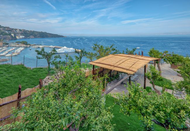 Villa in Sorrento - AMORE RENTALS -Villa Galidia with Jacuzzi, Sea View, Garden and Air Conditioning Villa in Sorrento - AMORE RENTALS -Villa Galidia with Jacuzzi, Sea View, Garden and Air Conditioning