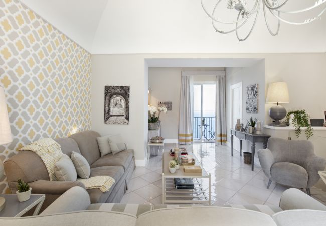 Villa in Sorrento - AMORE RENTALS -Villa Galidia with Jacuzzi, Sea View, Garden and Air Conditioning Villa in Sorrento - AMORE RENTALS -Villa Galidia with Jacuzzi, Sea View, Garden and Air Conditioning