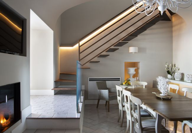 Villa in Sorrento - AMORE RENTALS -Villa Galidia with Jacuzzi, Sea View, Garden and Air Conditioning Villa in Sorrento - AMORE RENTALS -Villa Galidia with Jacuzzi, Sea View, Garden and Air Conditioning