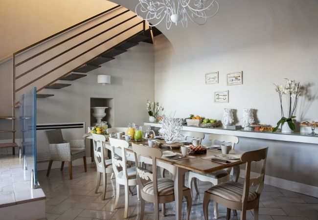 Villa in Sorrento - AMORE RENTALS -Villa Galidia with Jacuzzi, Sea View, Garden and Air Conditioning Villa in Sorrento - AMORE RENTALS -Villa Galidia with Jacuzzi, Sea View, Garden and Air Conditioning