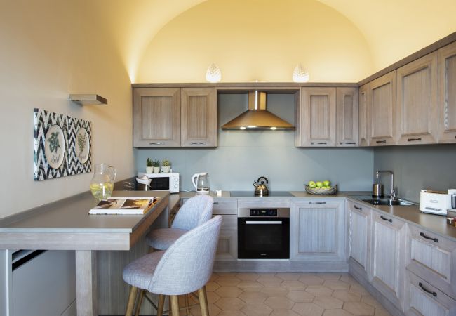 Villa in Sorrento - AMORE RENTALS -Villa Galidia with Jacuzzi, Sea View, Garden and Air Conditioning Villa in Sorrento - AMORE RENTALS -Villa Galidia with Jacuzzi, Sea View, Garden and Air Conditioning