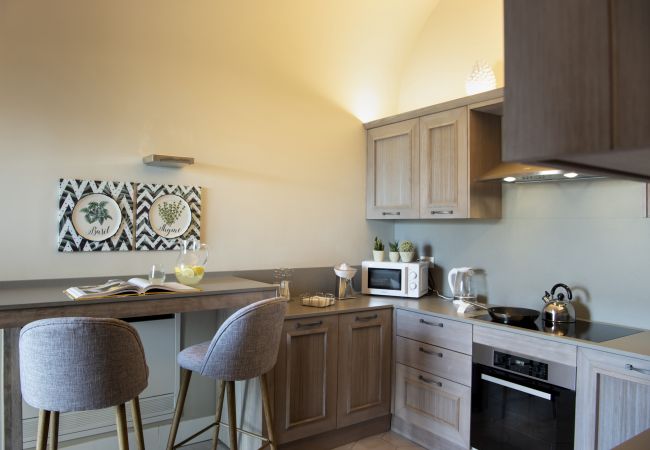 Villa in Sorrento - AMORE RENTALS -Villa Galidia with Jacuzzi, Sea View, Garden and Air Conditioning Villa in Sorrento - AMORE RENTALS -Villa Galidia with Jacuzzi, Sea View, Garden and Air Conditioning