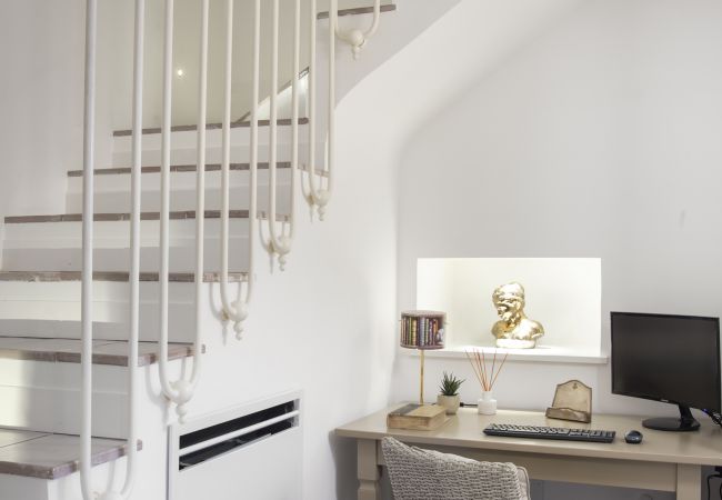 Villa in Sorrento - AMORE RENTALS -Villa Galidia with Jacuzzi, Sea View, Garden and Air Conditioning Villa in Sorrento - AMORE RENTALS -Villa Galidia with Jacuzzi, Sea View, Garden and Air Conditioning