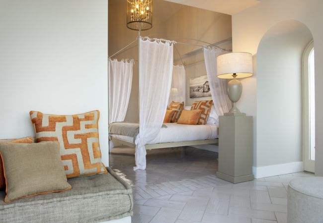 Villa in Sorrento - AMORE RENTALS -Villa Galidia with Jacuzzi, Sea View, Garden and Air Conditioning Villa in Sorrento - AMORE RENTALS -Villa Galidia with Jacuzzi, Sea View, Garden and Air Conditioning