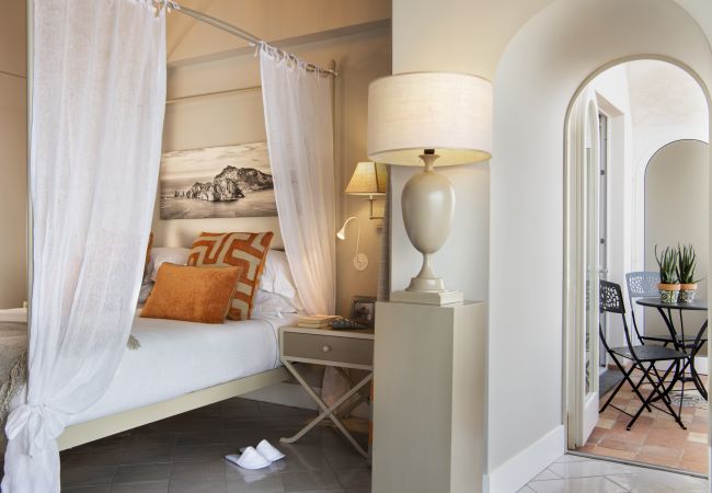 Villa in Sorrento - AMORE RENTALS -Villa Galidia with Jacuzzi, Sea View, Garden and Air Conditioning Villa in Sorrento - AMORE RENTALS -Villa Galidia with Jacuzzi, Sea View, Garden and Air Conditioning