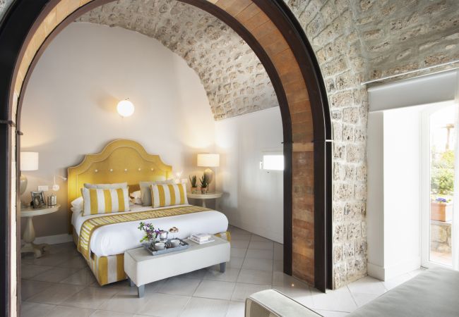 Villa in Sorrento - AMORE RENTALS -Villa Galidia with Jacuzzi, Sea View, Garden and Air Conditioning Villa in Sorrento - AMORE RENTALS -Villa Galidia with Jacuzzi, Sea View, Garden and Air Conditioning