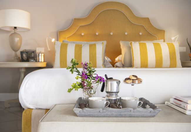 Villa in Sorrento - AMORE RENTALS -Villa Galidia with Jacuzzi, Sea View, Garden and Air Conditioning Villa in Sorrento - AMORE RENTALS -Villa Galidia with Jacuzzi, Sea View, Garden and Air Conditioning