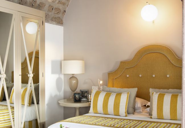 Villa in Sorrento - AMORE RENTALS -Villa Galidia with Jacuzzi, Sea View, Garden and Air Conditioning Villa in Sorrento - AMORE RENTALS -Villa Galidia with Jacuzzi, Sea View, Garden and Air Conditioning