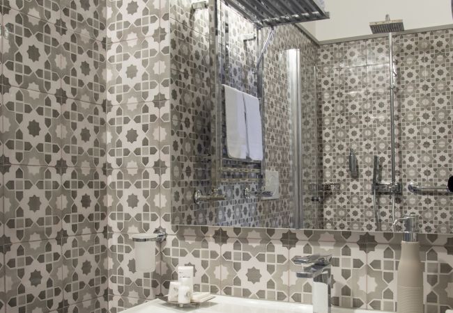 Villa in Sorrento - AMORE RENTALS -Villa Galidia with Jacuzzi, Sea View, Garden and Air Conditioning Villa in Sorrento - AMORE RENTALS -Villa Galidia with Jacuzzi, Sea View, Garden and Air Conditioning