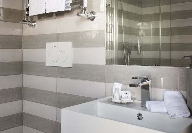 Villa in Sorrento - AMORE RENTALS -Villa Galidia with Jacuzzi, Sea View, Garden and Air Conditioning Villa in Sorrento - AMORE RENTALS -Villa Galidia with Jacuzzi, Sea View, Garden and Air Conditioning