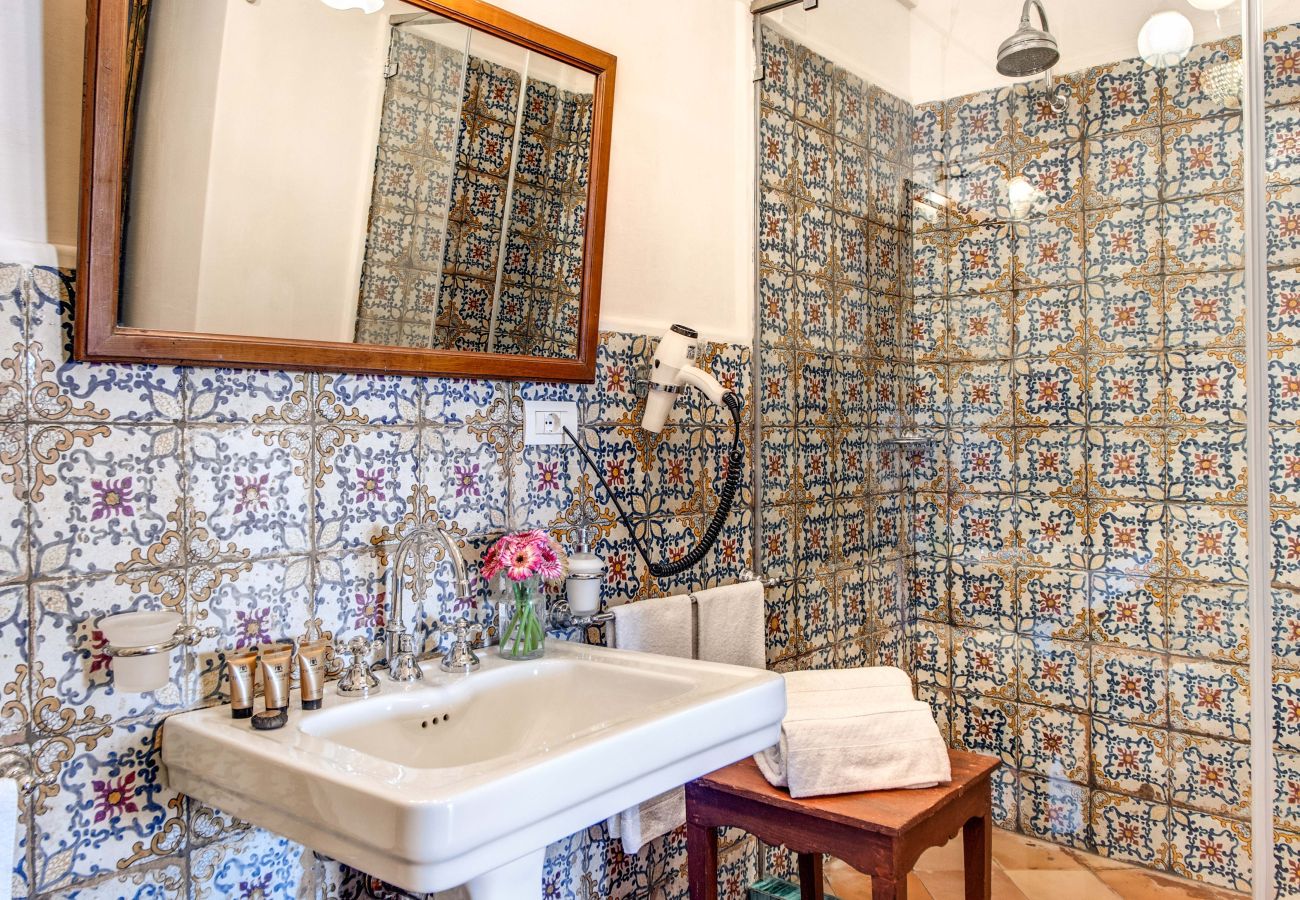 Villa in Positano - AMORE RENTALS - Villa San Giacomo – Historic Luxury Villa with Sea View