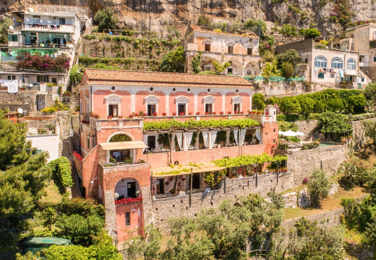 Villa in Positano - AMORE RENTALS - Villa San Giacomo 1 – Historic Luxury Villa with Sea View