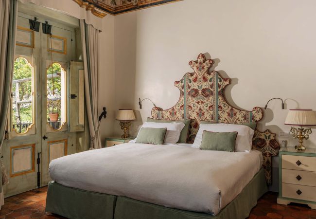 Villa in Positano - AMORE RENTALS - Palazzo Santa Croce with heated Pool, Sea View, Chef and Breakfast Ideal for Weddings Villa in Positano - AMORE RENTALS - Palazzo Santa Croce with heated Pool, Sea View, Chef and Breakfast Ideal for Weddings