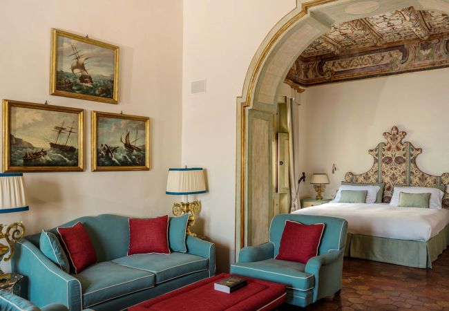 Villa in Positano - AMORE RENTALS - Palazzo Santa Croce with heated Pool, Sea View, Chef and Breakfast Ideal for Weddings Villa in Positano - AMORE RENTALS - Palazzo Santa Croce with heated Pool, Sea View, Chef and Breakfast Ideal for Weddings