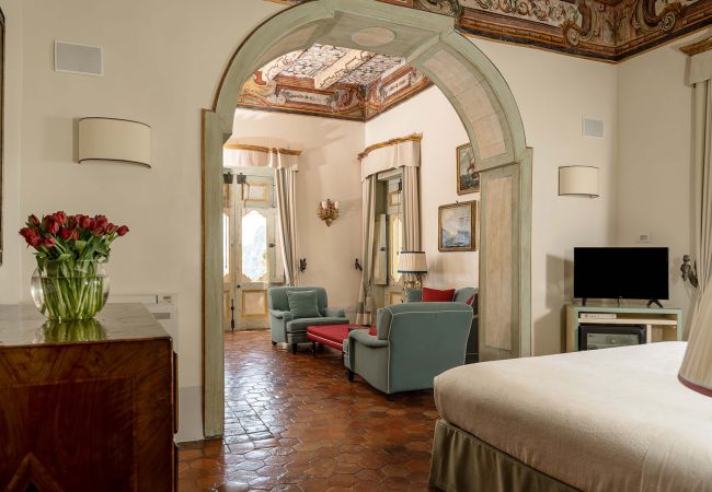 Villa in Positano - AMORE RENTALS - Palazzo Santa Croce with heated Pool, Sea View, Chef and Breakfast Ideal for Weddings Villa in Positano - AMORE RENTALS - Palazzo Santa Croce with heated Pool, Sea View, Chef and Breakfast Ideal for Weddings