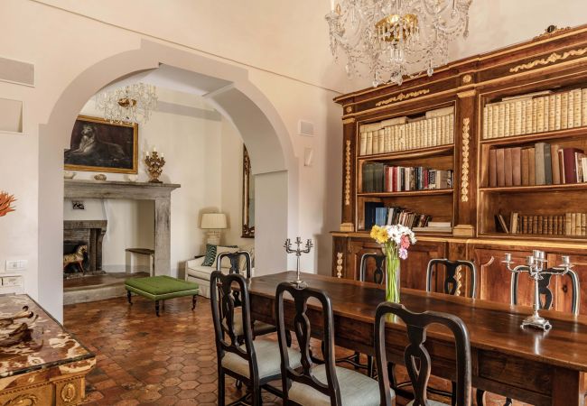 Villa in Positano - AMORE RENTALS - Palazzo Santa Croce with heated Pool, Sea View, Chef and Breakfast Ideal for Weddings Villa in Positano - AMORE RENTALS - Palazzo Santa Croce with heated Pool, Sea View, Chef and Breakfast Ideal for Weddings