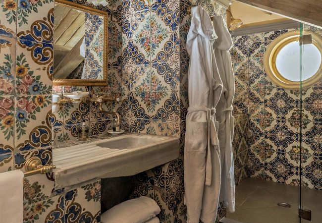 Villa in Positano - AMORE RENTALS - Palazzo Santa Croce with heated Pool, Sea View, Chef and Breakfast Ideal for Weddings Villa in Positano - AMORE RENTALS - Palazzo Santa Croce with heated Pool, Sea View, Chef and Breakfast Ideal for Weddings