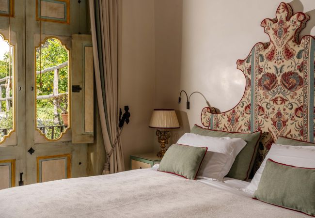 Villa in Positano - AMORE RENTALS - Palazzo Santa Croce with heated Pool, Sea View, Chef and Breakfast Ideal for Weddings Villa in Positano - AMORE RENTALS - Palazzo Santa Croce with heated Pool, Sea View, Chef and Breakfast Ideal for Weddings