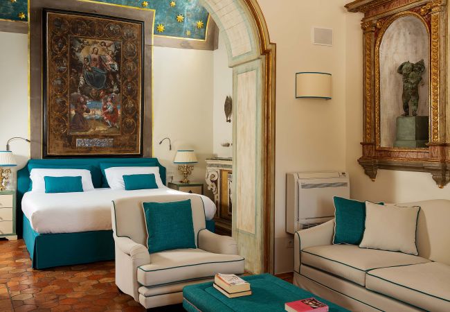 Villa in Positano - AMORE RENTALS - Palazzo Santa Croce with heated Pool, Sea View, Chef and Breakfast Ideal for Weddings Villa in Positano - AMORE RENTALS - Palazzo Santa Croce with heated Pool, Sea View, Chef and Breakfast Ideal for Weddings