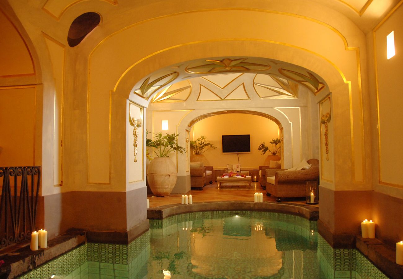 Villa in Positano - AMORE RENTALS - Palazzo Santa Croce with heated Pool, Sea View, Chef and Breakfast Ideal for Weddings