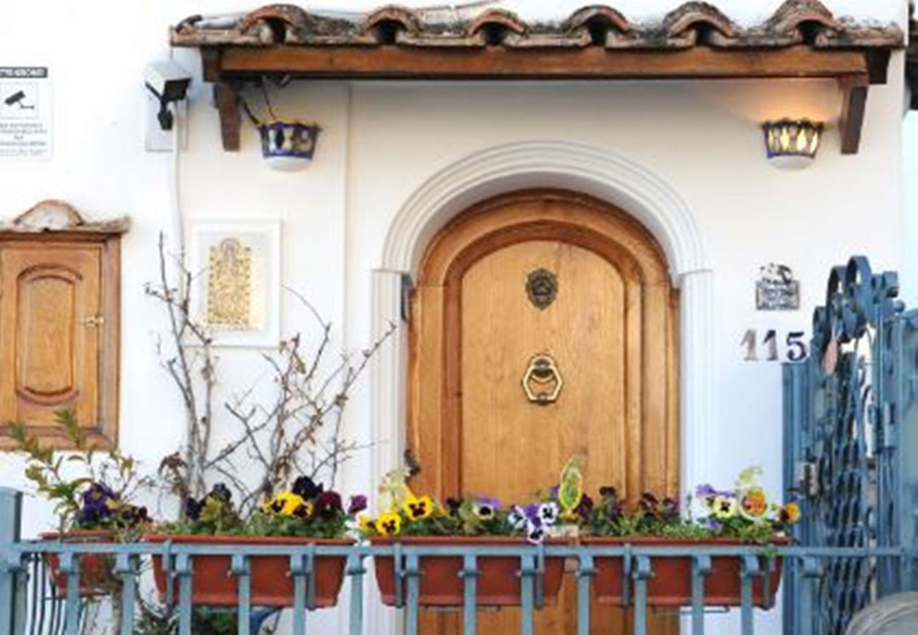 House in Positano - AMORE RENTALS - Casa Mara with Sea View and Private Terrace in Positano Centre
