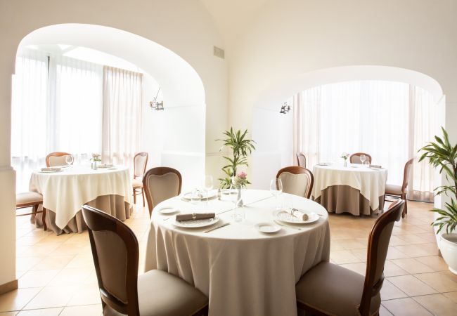 Villa in Sant´Agata sui Due Golfi - AMORE RENTALS - Villa Jasmine with Private Pool Ideal for Weddings Villa in Sant´Agata sui Due Golfi - AMORE RENTALS - Villa Jasmine with Private Pool Ideal for Weddings