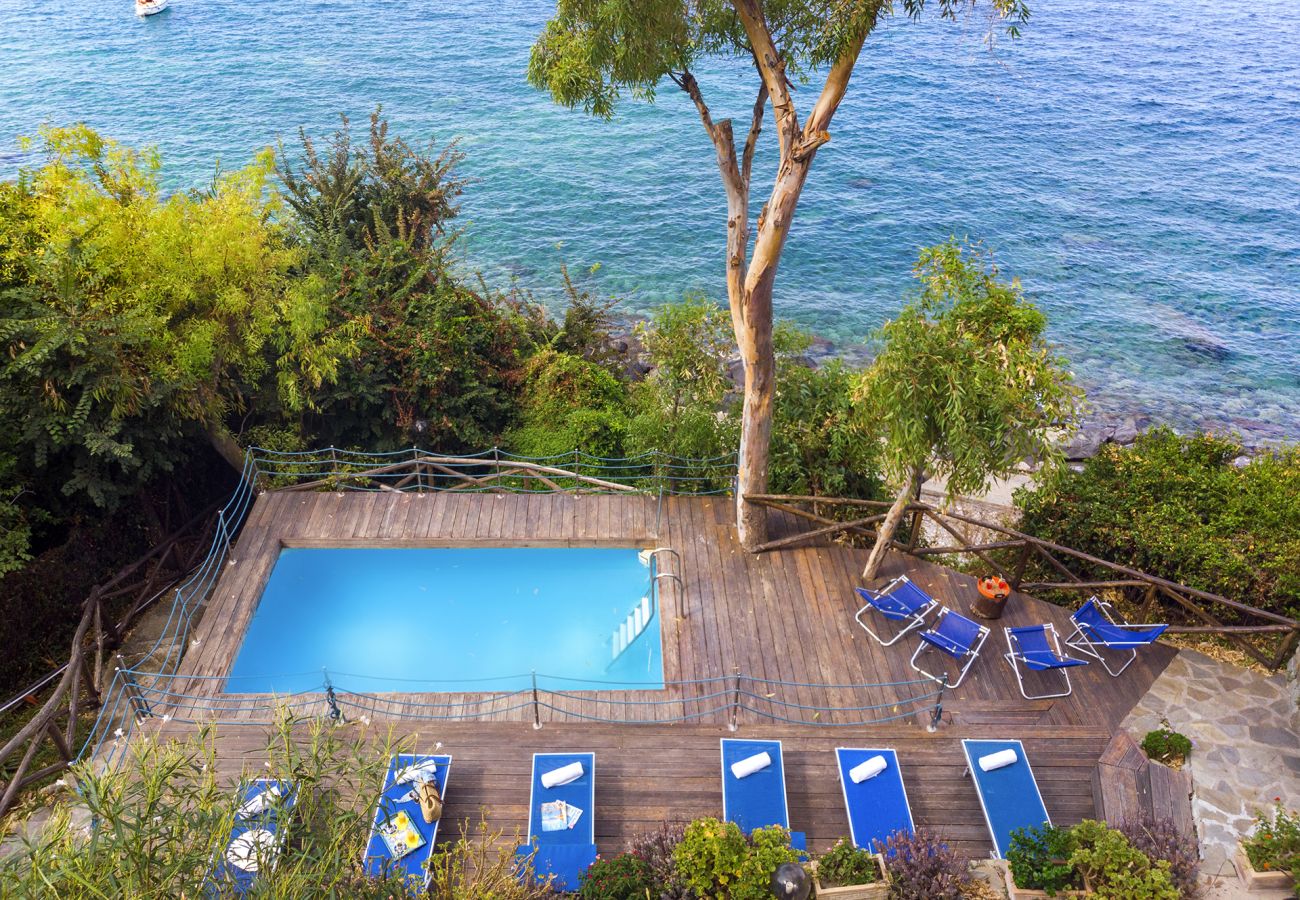 Villa in Massa Lubrense - AMORE RENTALS - Villa Ofelia with Private Pool, Garden and Direct Access to the Sea