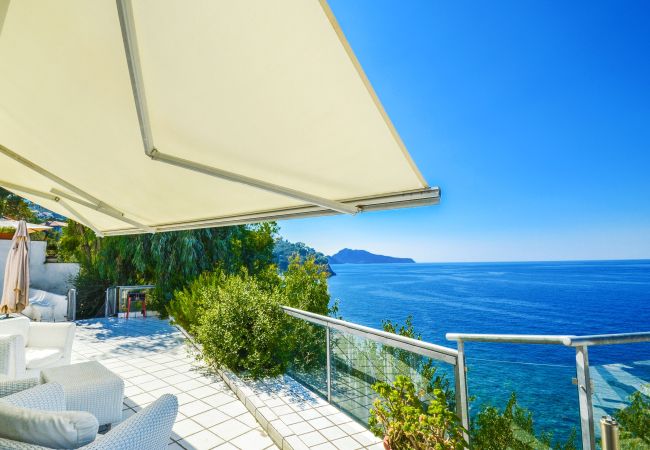 Villa in Massa Lubrense - AMORE RENTALS - Villa Terri with Sea View, Private Pool, Direct Sea Access and Parking Villa in Massa Lubrense - AMORE RENTALS - Villa Terri with Sea View, Private Pool, Direct Sea Access and Parking