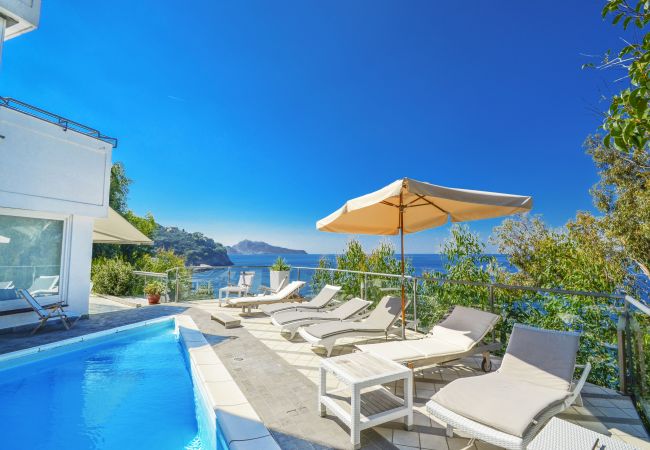 Villa in Massa Lubrense - AMORE RENTALS - Villa Terri with Sea View, Private Pool, Direct Sea Access and Parking