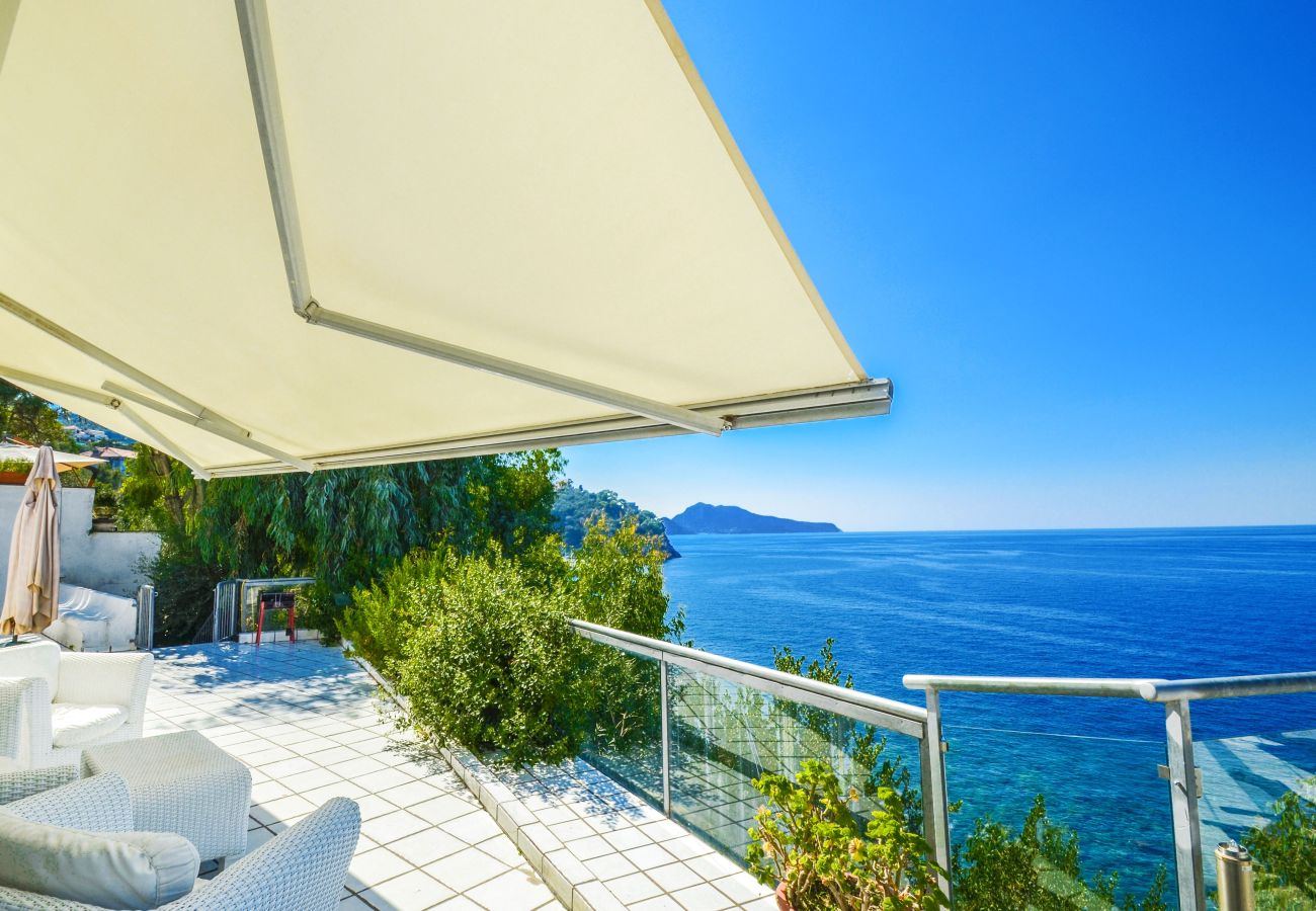 Villa in Massa Lubrense - AMORE RENTALS - Villa Terri with Sea View, Private Pool, Direct Sea Access and Parking