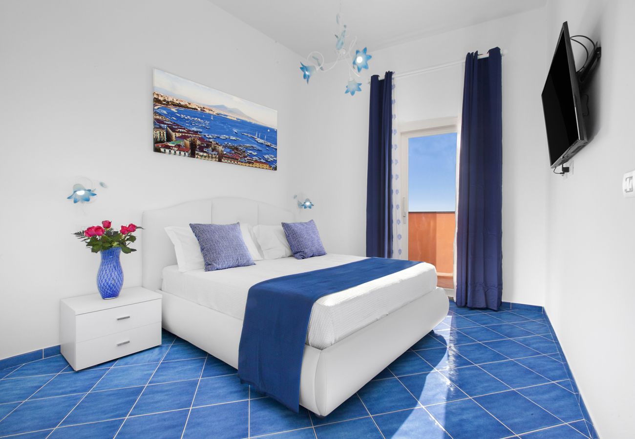 House in Positano - AMORE RENTALS - Casa Bluedream with Sea View, Terrace and Jacuzzi in Positano
