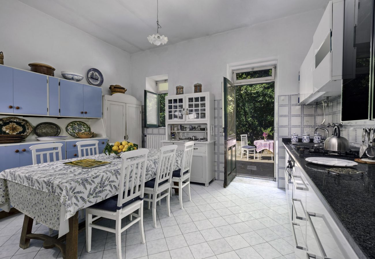 Villa in Capri - AMORE RENTALS - Casa Eliana, Historic Villa with Garden and Terraces in Capri