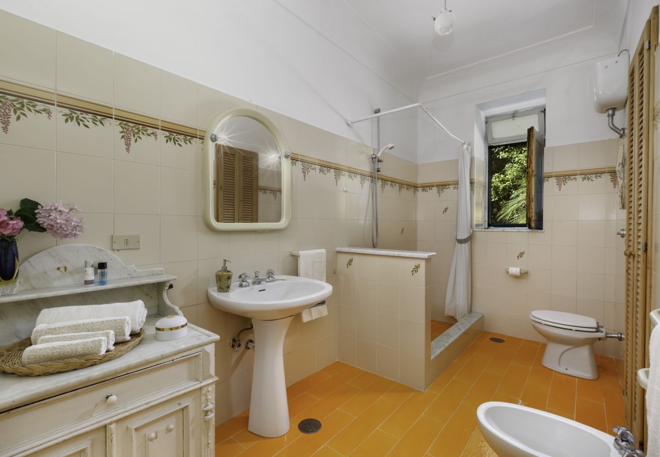 Villa in Capri - AMORE RENTALS - Casa Eliana, Historic Villa with Garden and Terraces in Capri
