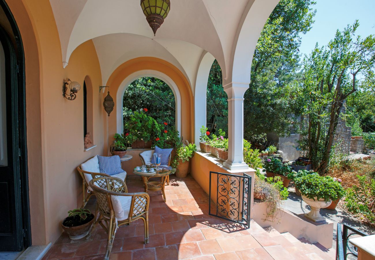 Villa in Capri - AMORE RENTALS - Casa Eliana, Historic Villa with Garden and Terraces in Capri