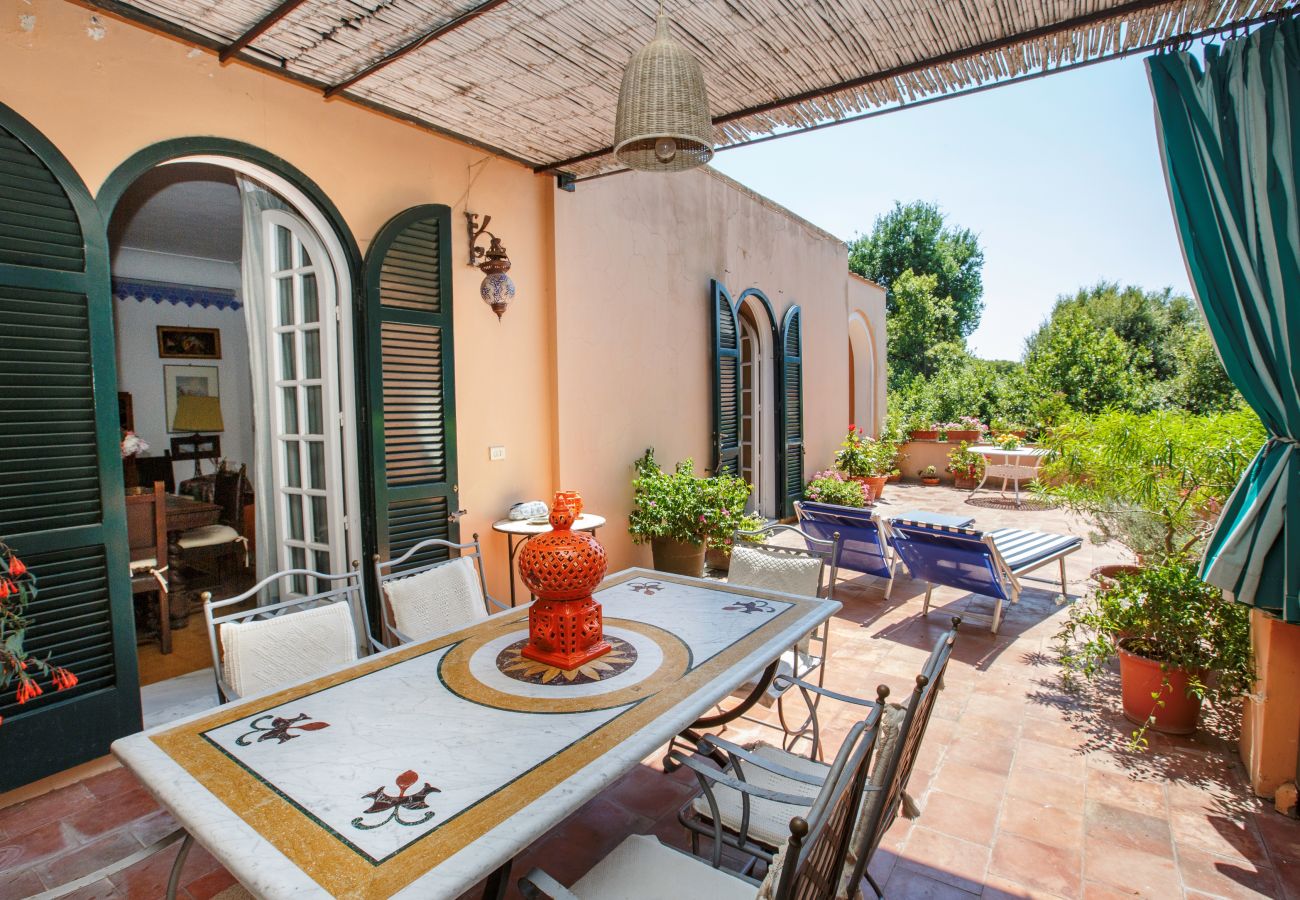 Villa in Capri - AMORE RENTALS - Casa Eliana, Historic Villa with Garden and Terraces in Capri