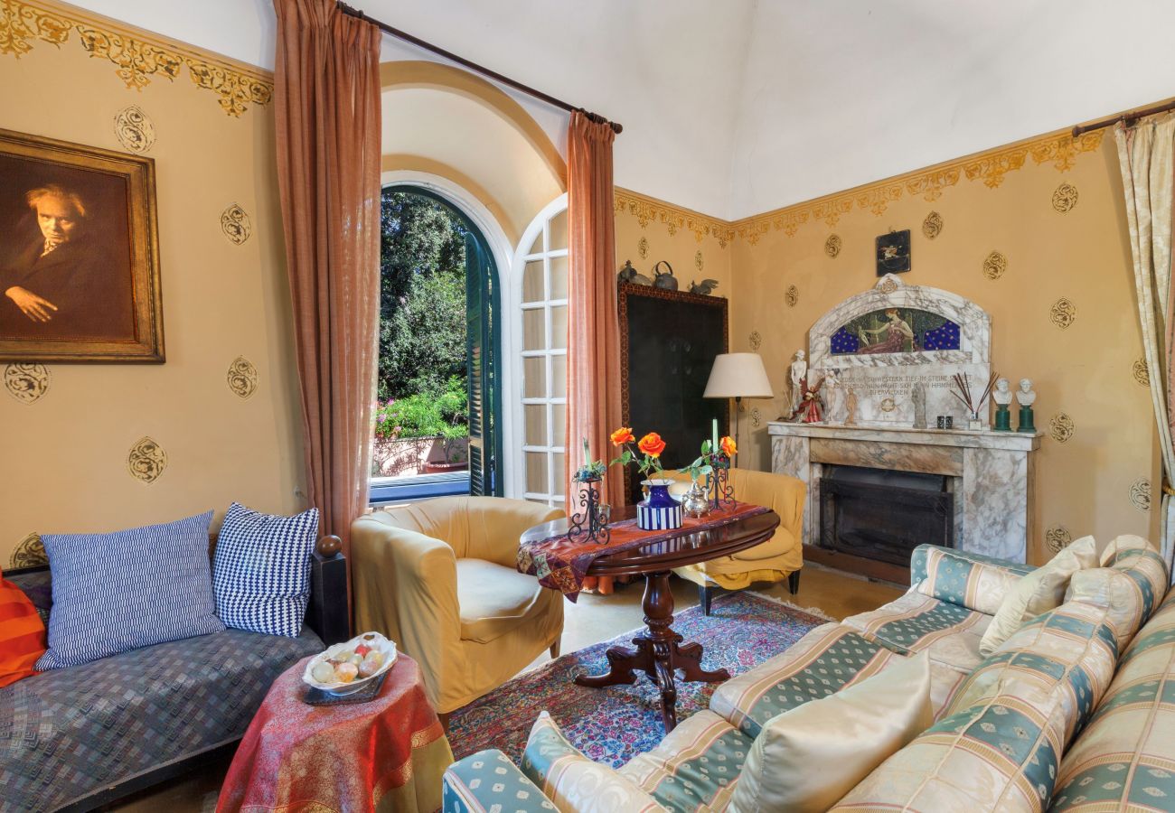 Villa in Capri - AMORE RENTALS - Casa Eliana, Historic Villa with Garden and Terraces in Capri