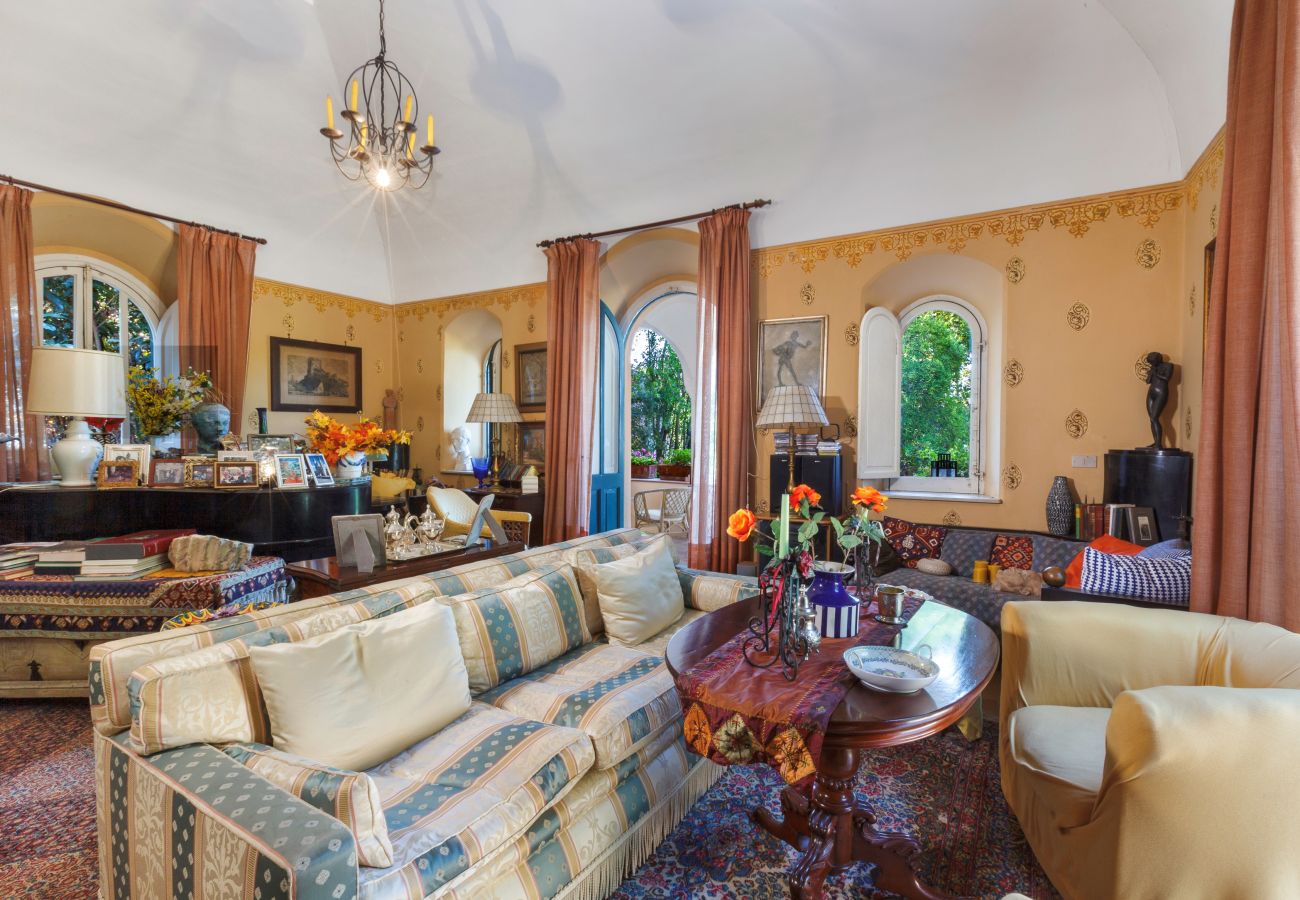 Villa in Capri - AMORE RENTALS - Casa Eliana, Historic Villa with Garden and Terraces in Capri