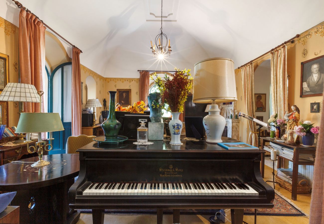 Villa in Capri - AMORE RENTALS - Casa Eliana, Historic Villa with Garden and Terraces in Capri