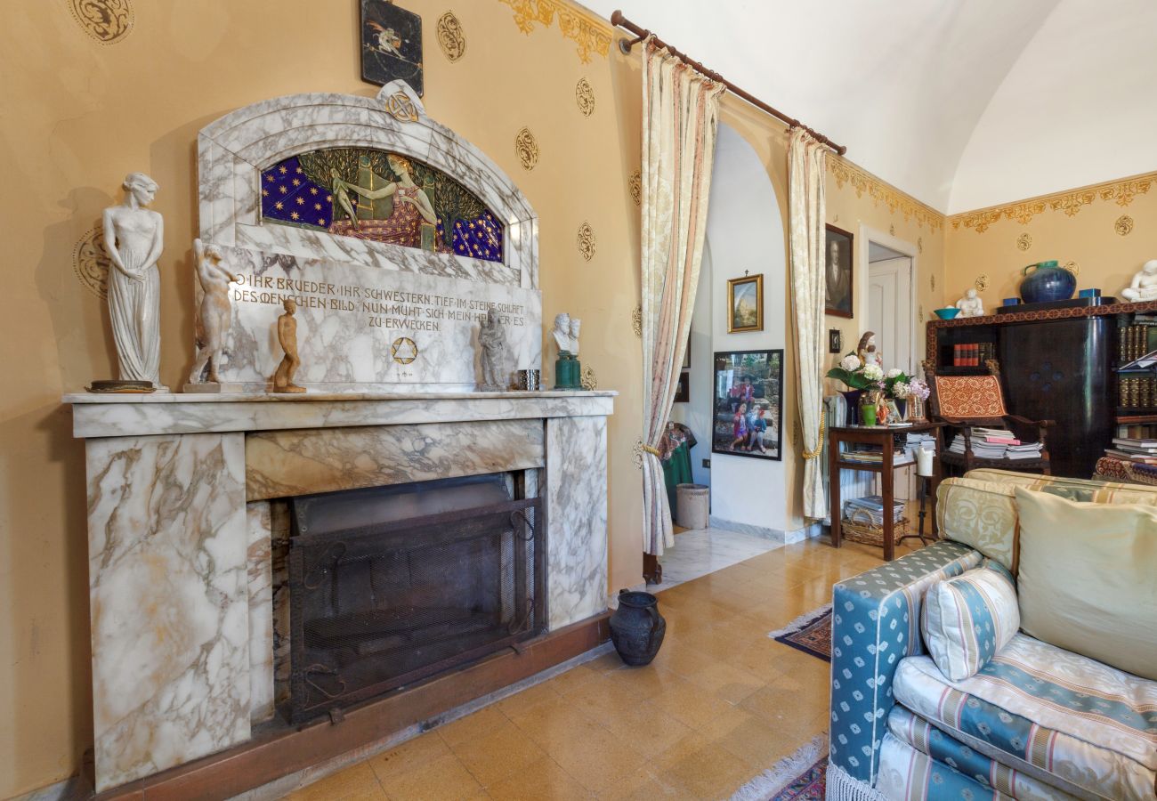Villa in Capri - AMORE RENTALS - Casa Eliana, Historic Villa with Garden and Terraces in Capri