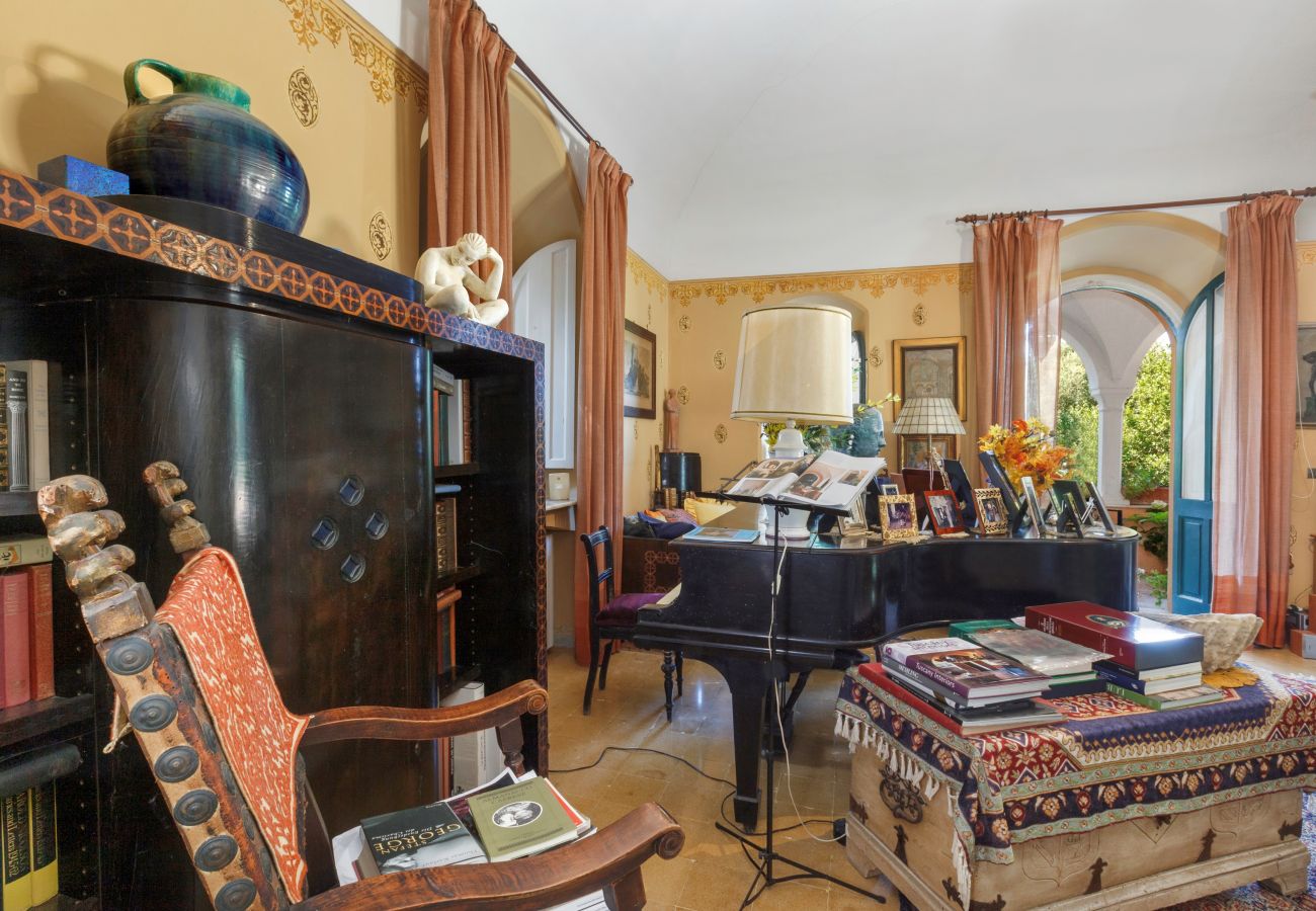 Villa in Capri - AMORE RENTALS - Casa Eliana, Historic Villa with Garden and Terraces in Capri