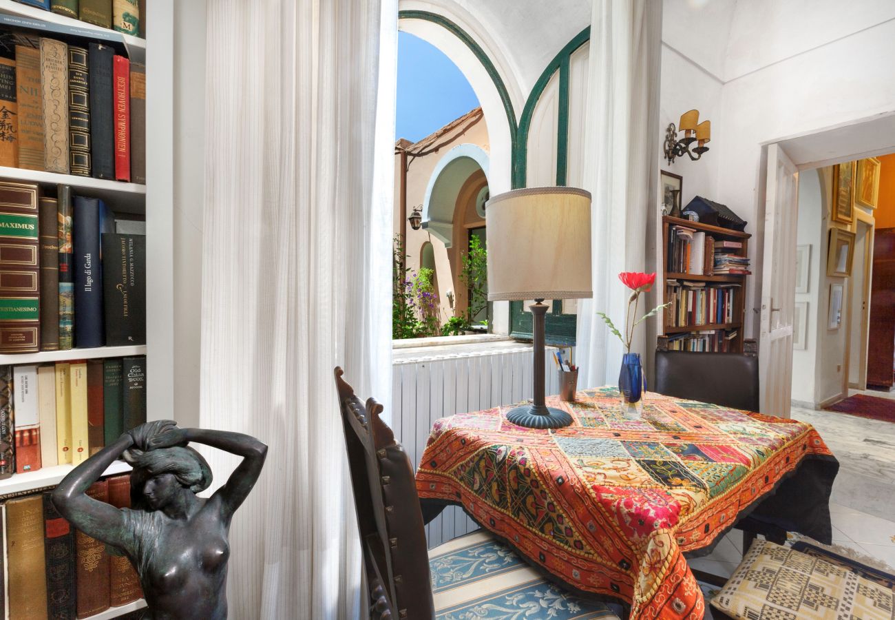 Villa in Capri - AMORE RENTALS - Casa Eliana, Historic Villa with Garden and Terraces in Capri