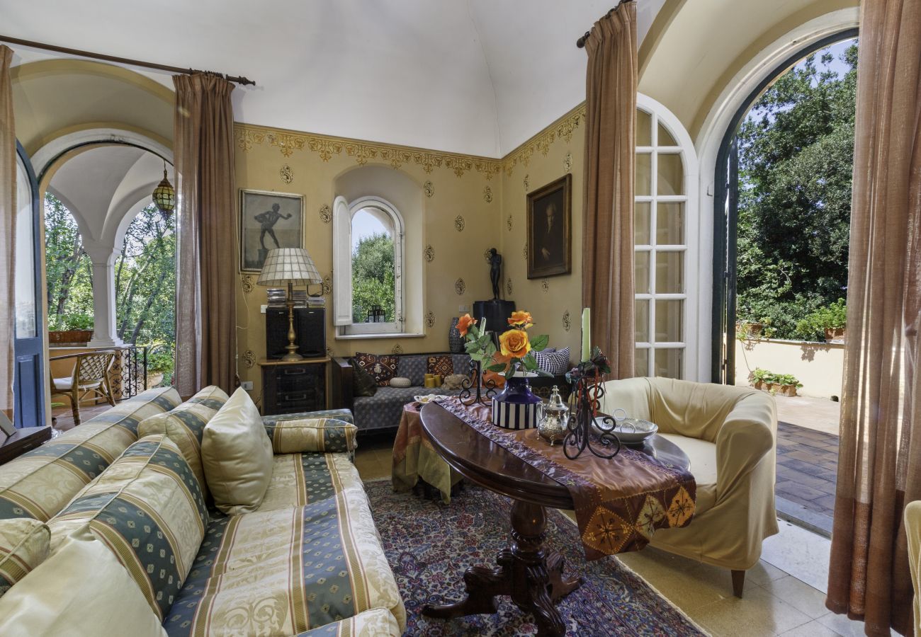 Villa in Capri - AMORE RENTALS - Casa Eliana, Historic Villa with Garden and Terraces in Capri
